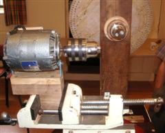 Drill chuck mounted in compound vice